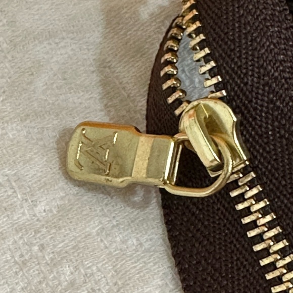 Authentic Louis Vuitton Toiletry 26 - Picture 6 of 6